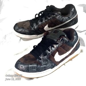 Nike Black and Brown Athletic Shoes with Timeless Design